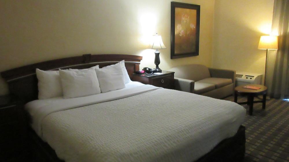 Clarion Inn Conference Center Модесто Екстериор снимка