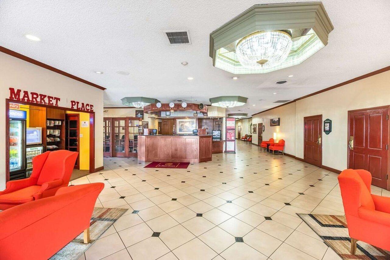 Clarion Inn Conference Center Модесто Екстериор снимка