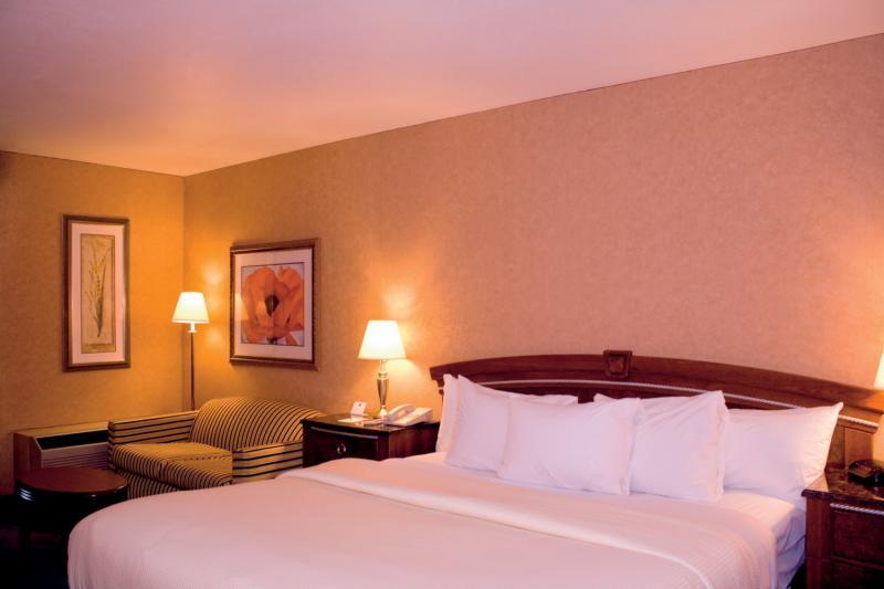 Clarion Inn Conference Center Модесто Стая снимка