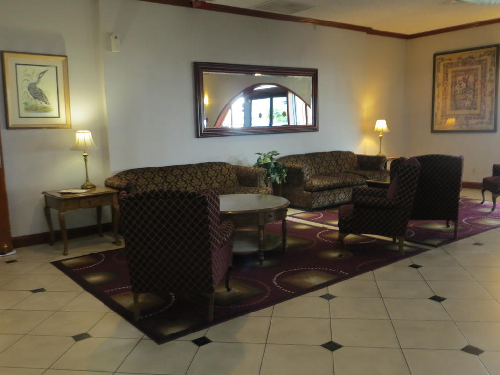 Clarion Inn Conference Center Модесто Екстериор снимка