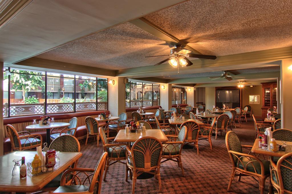 Clarion Inn Conference Center Модесто Екстериор снимка