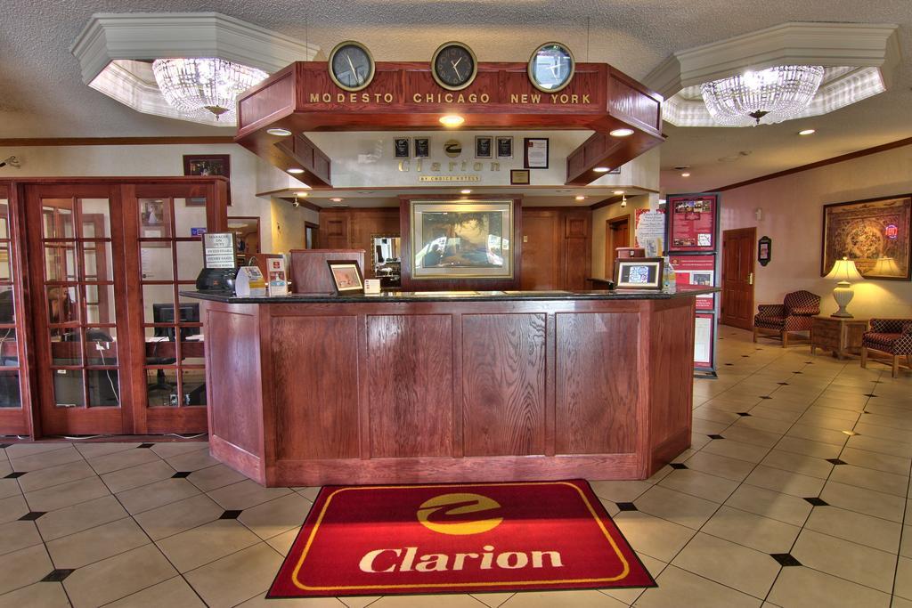 Clarion Inn Conference Center Модесто Екстериор снимка