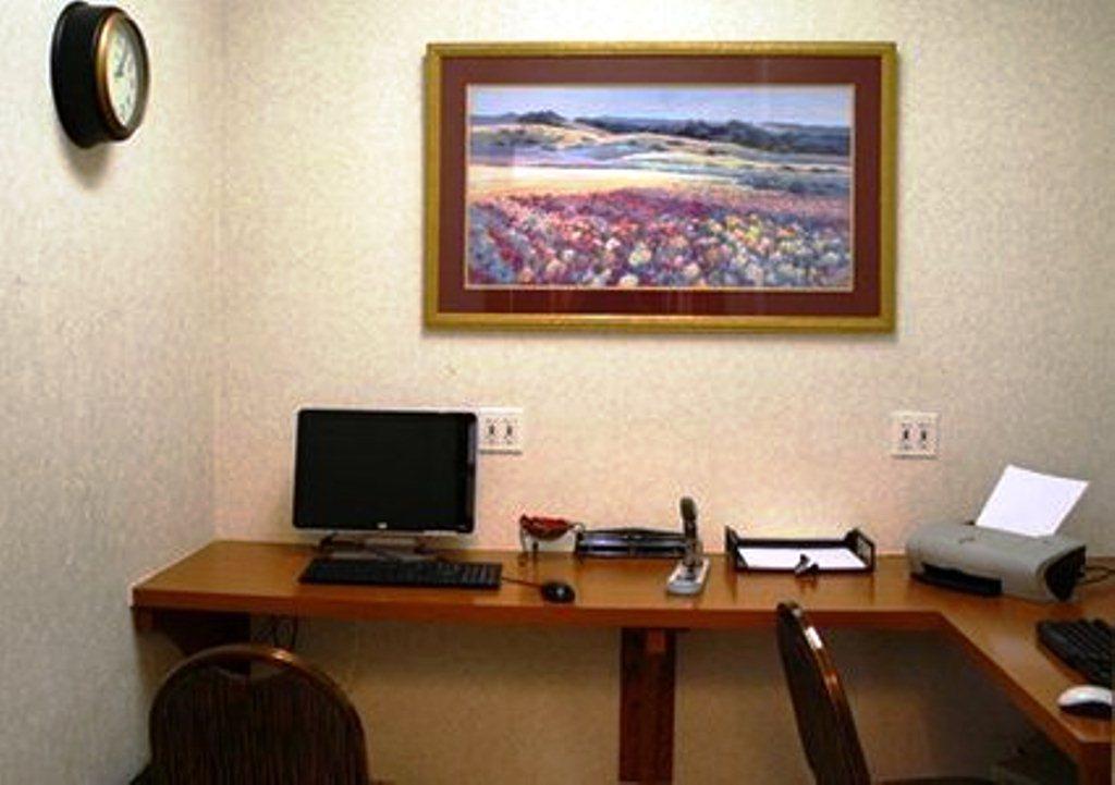 Clarion Inn Conference Center Модесто Екстериор снимка