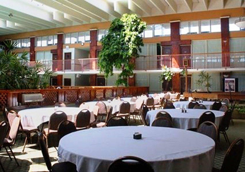 Clarion Inn Conference Center Модесто Екстериор снимка