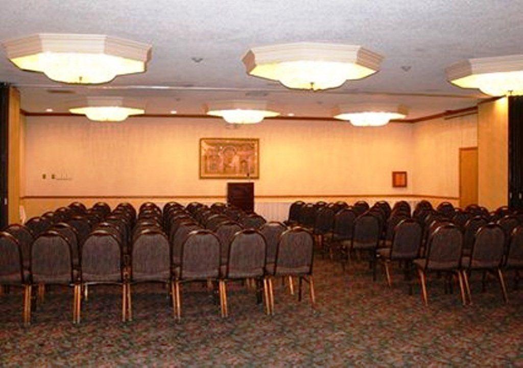 Clarion Inn Conference Center Модесто Екстериор снимка