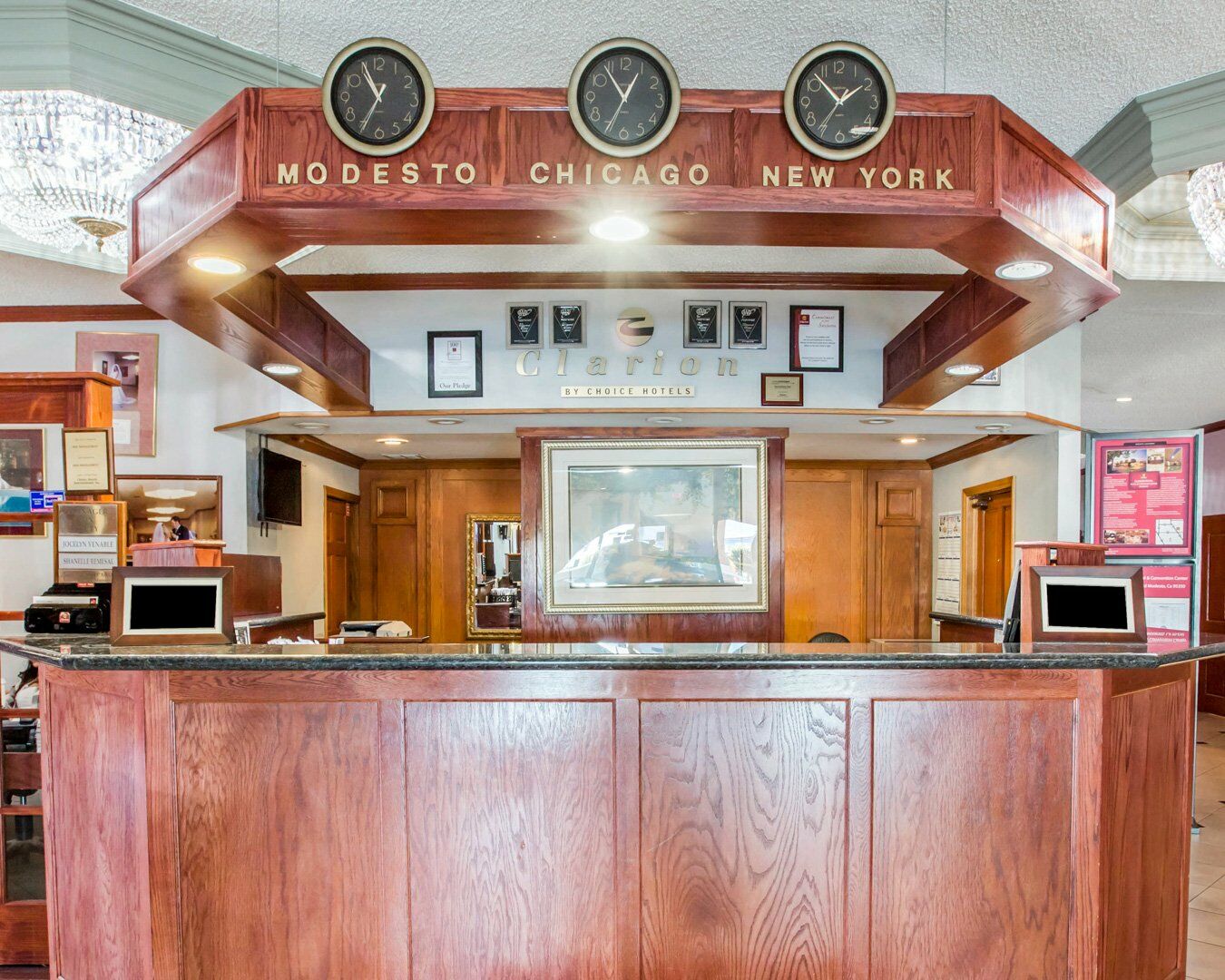 Clarion Inn Conference Center Модесто Екстериор снимка