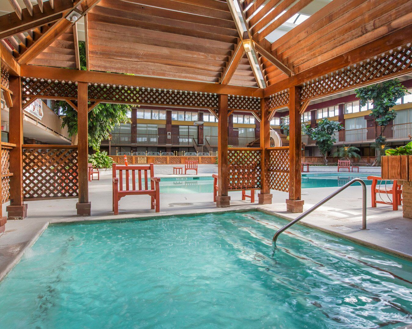 Clarion Inn Conference Center Модесто Екстериор снимка