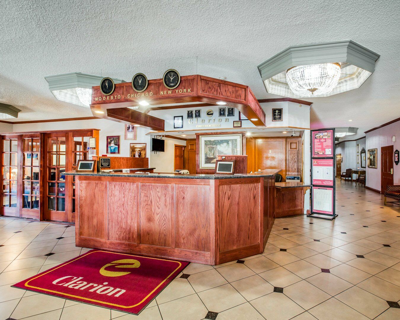 Clarion Inn Conference Center Модесто Екстериор снимка