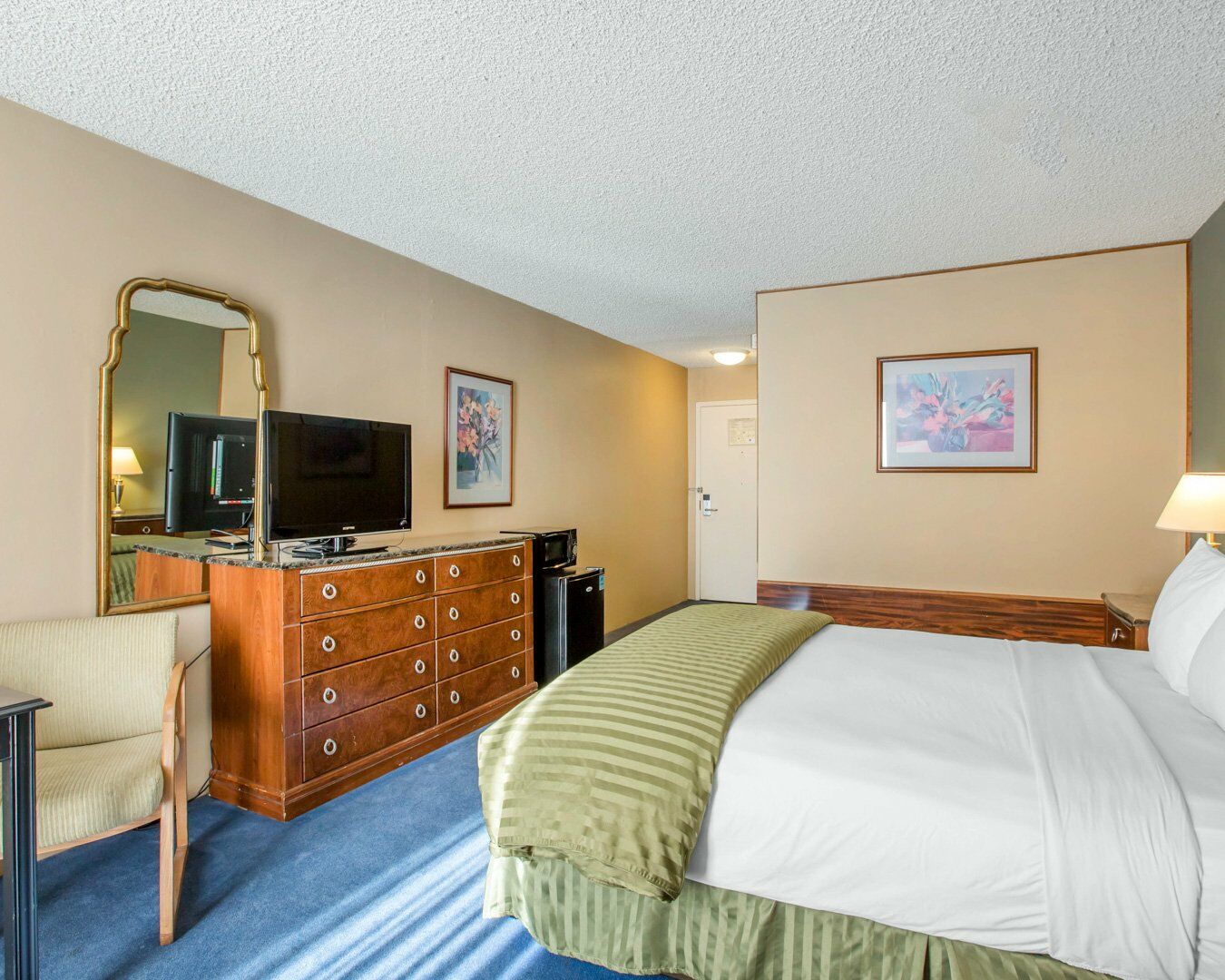 Clarion Inn Conference Center Модесто Екстериор снимка