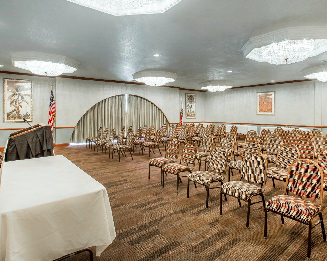Clarion Inn Conference Center Модесто Екстериор снимка
